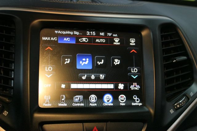 Used 2016 Jeep Cherokee Limited w/ Luxury Group AWD/4WD image 25