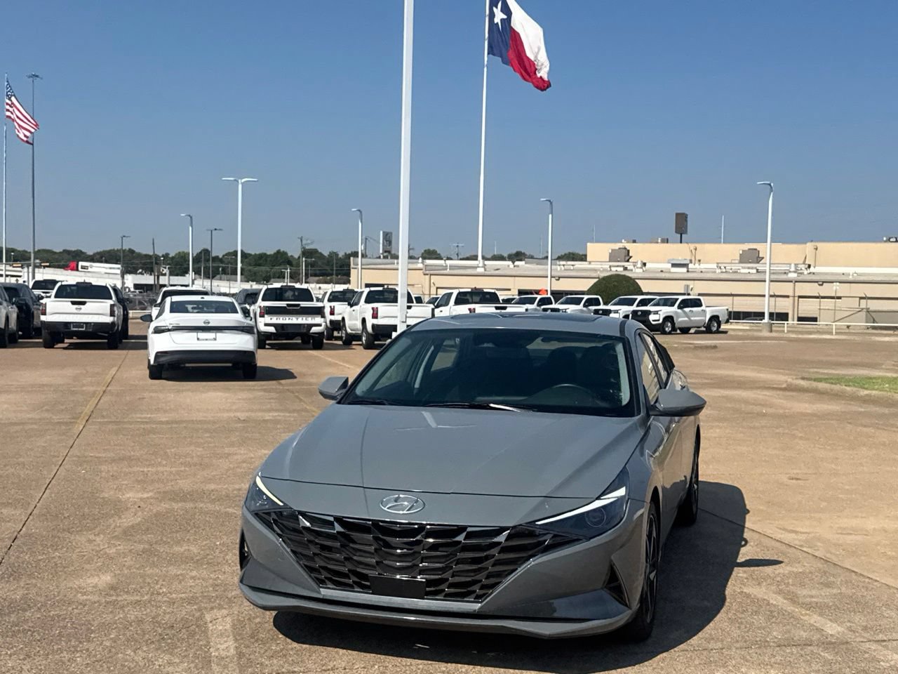 Used 2022 Hyundai Elantra SEL w/ Convenience + Premium Package FWD image 7