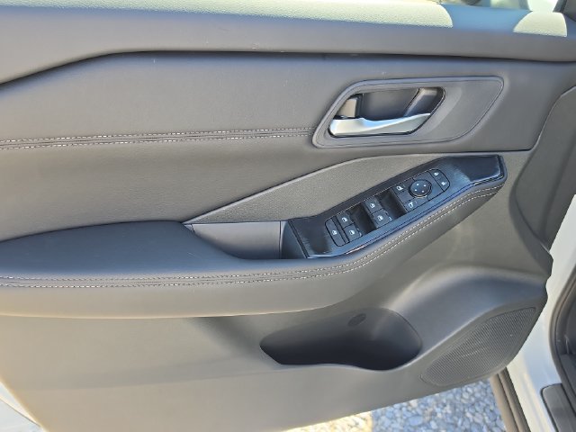New 2027 Nissan Rogue Dark Armor FWD image 18