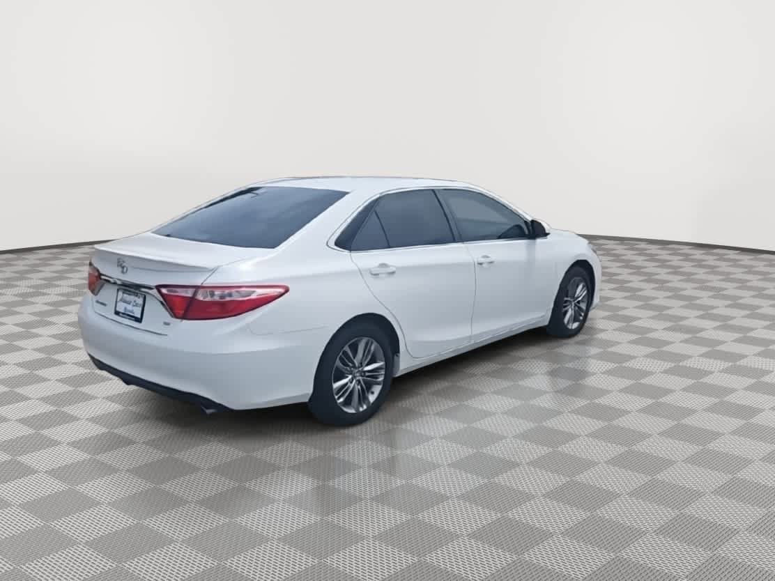 Used 2015 Toyota Camry SE FWD image 8
