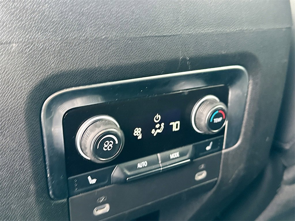 Used 2024 Chevrolet Suburban Premier image 25