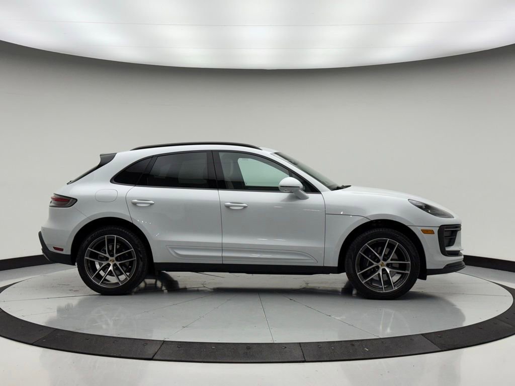 Used 2025 Porsche Macan image 7