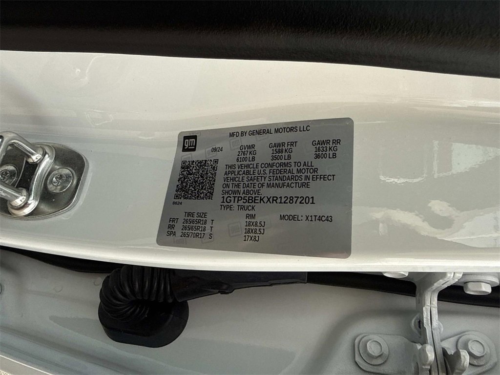 Used 2024 GMC Canyon Elevation image 32