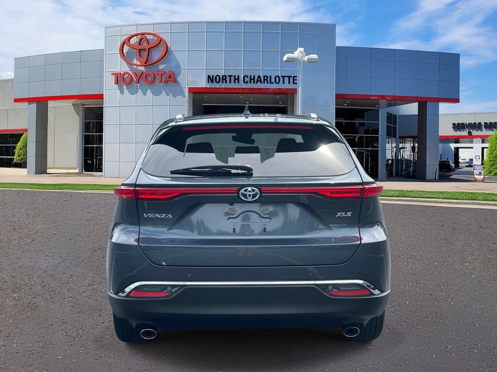 Used 2024 Toyota Venza XLE AWD/4WD image 7