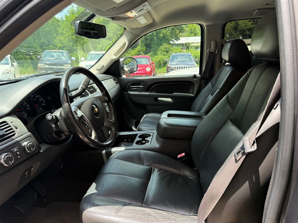 Used 2011 Chevrolet Suburban LT w/ Luxury Package AWD/4WD image 9