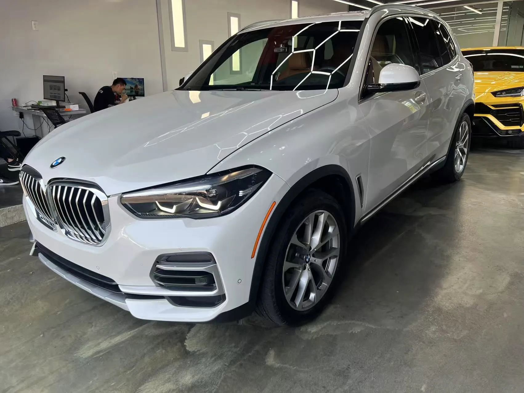 Used 2022 BMW X5 xDrive40i w/ Premium Package image 2