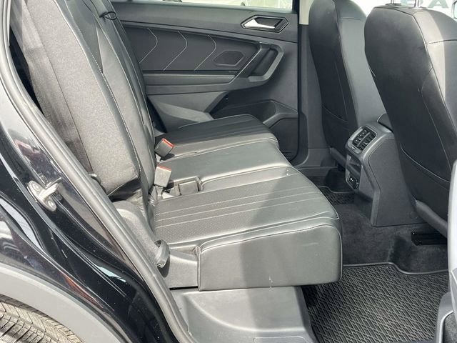 Used 2023 Volkswagen Tiguan SE w/ Panoramic Sunroof Package FWD image 23