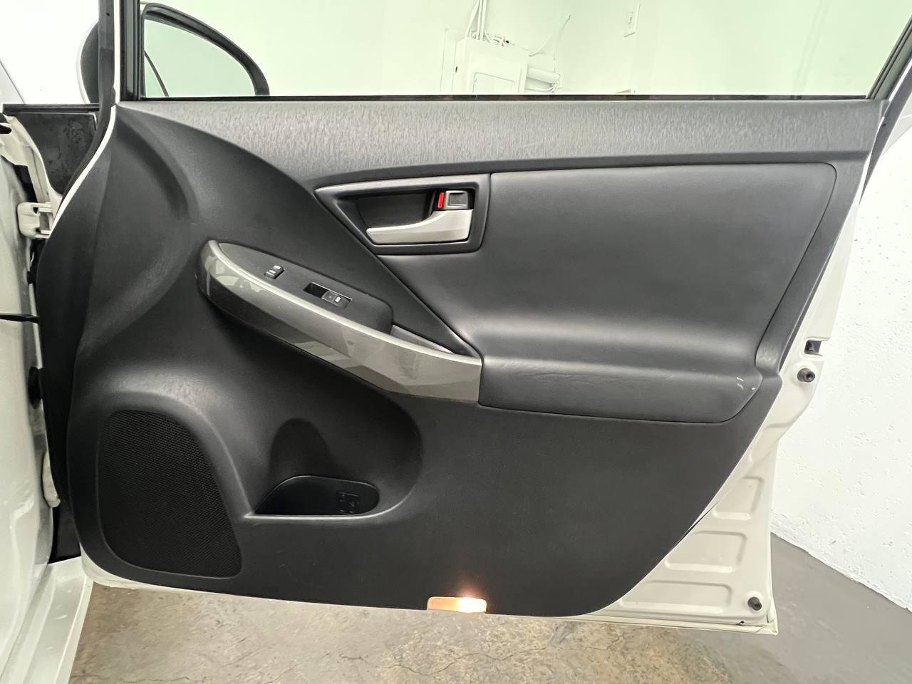 Used 2015 Toyota Prius Persona Series FWD image 11