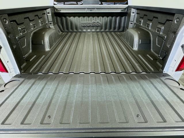 Used 2022 Chevrolet Silverado 1500 High Country w/ Technology Package image 28