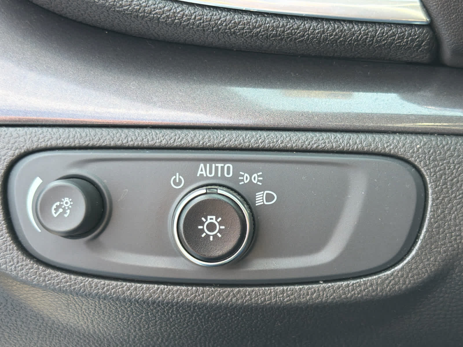 Used 2021 Buick Encore Preferred AWD/4WD image 30