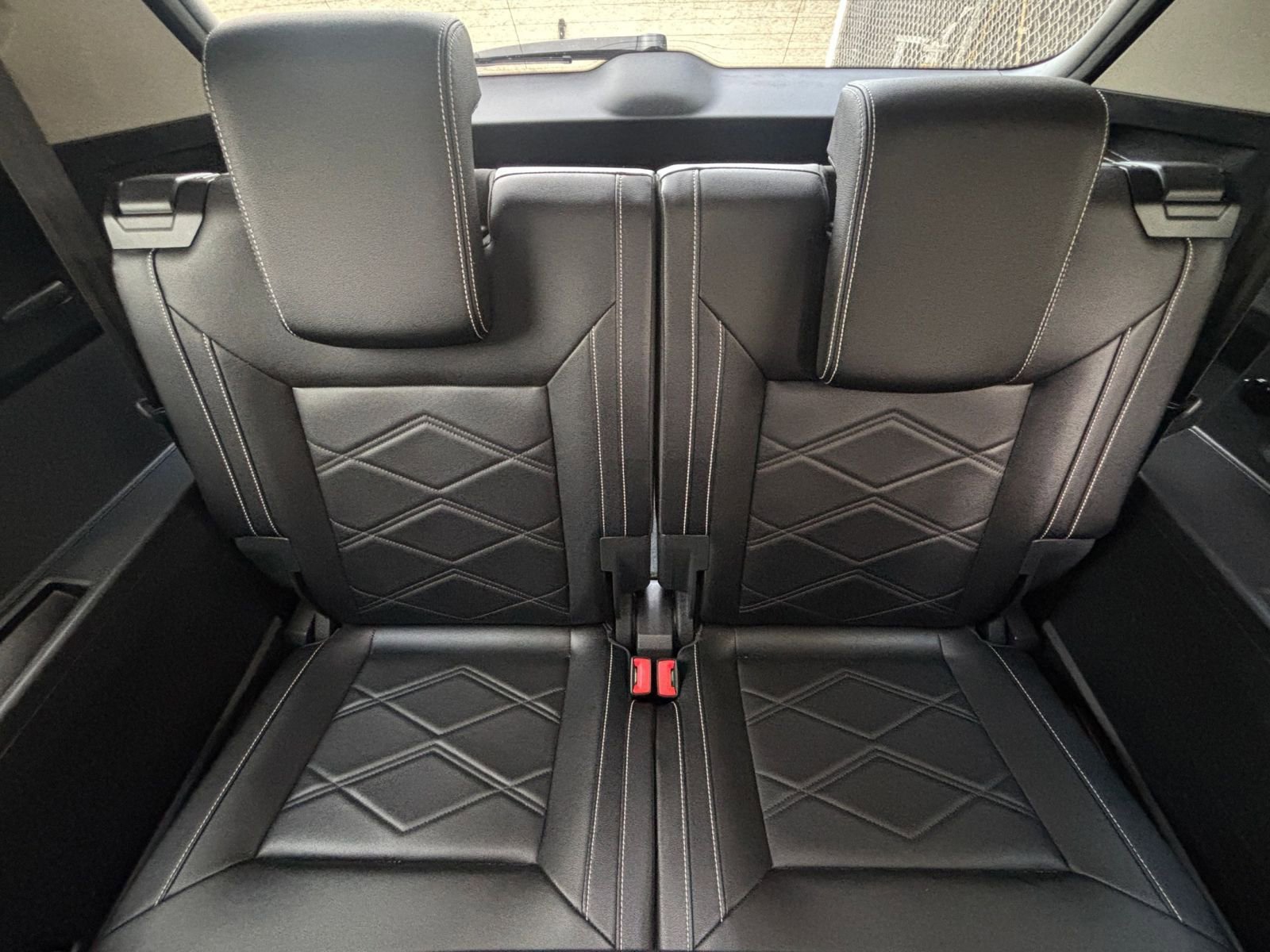 Used 2025 Volkswagen Atlas SE image 21