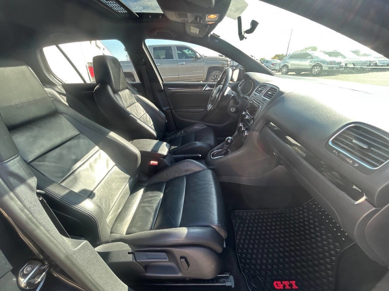 Used 2011 Volkswagen GTI 4-Door image 15