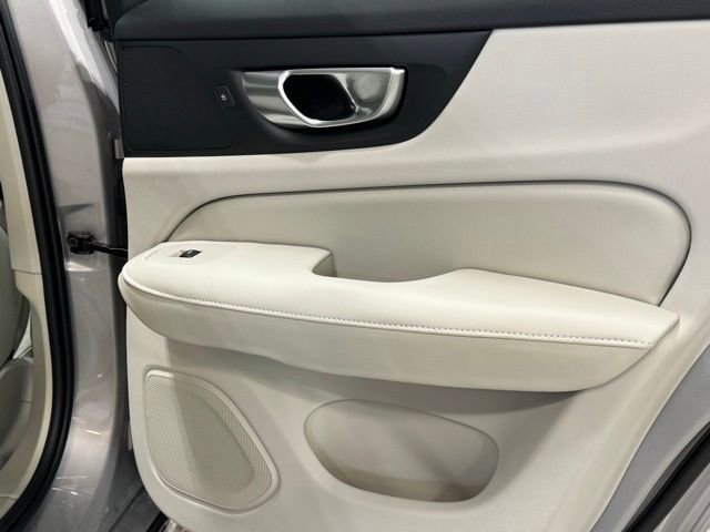 New 2024 Volvo S60 B5 Plus w/ Climate Package image 30