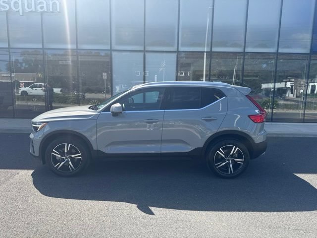 Certified 2025 Volvo XC40 B5 Core AWD/4WD image 2
