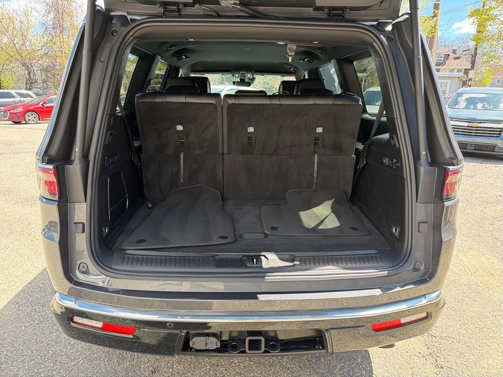 Used 2024 Jeep Wagoneer Series II w/ Flexible Seating Group AWD/4WD image 5