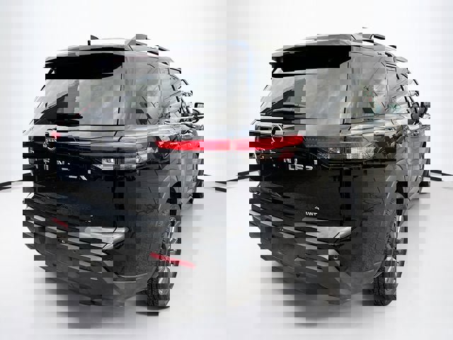 Certified 2025 Nissan Pathfinder SV image 5