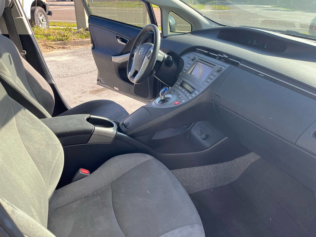 Used 2014 Toyota Prius Five image 20