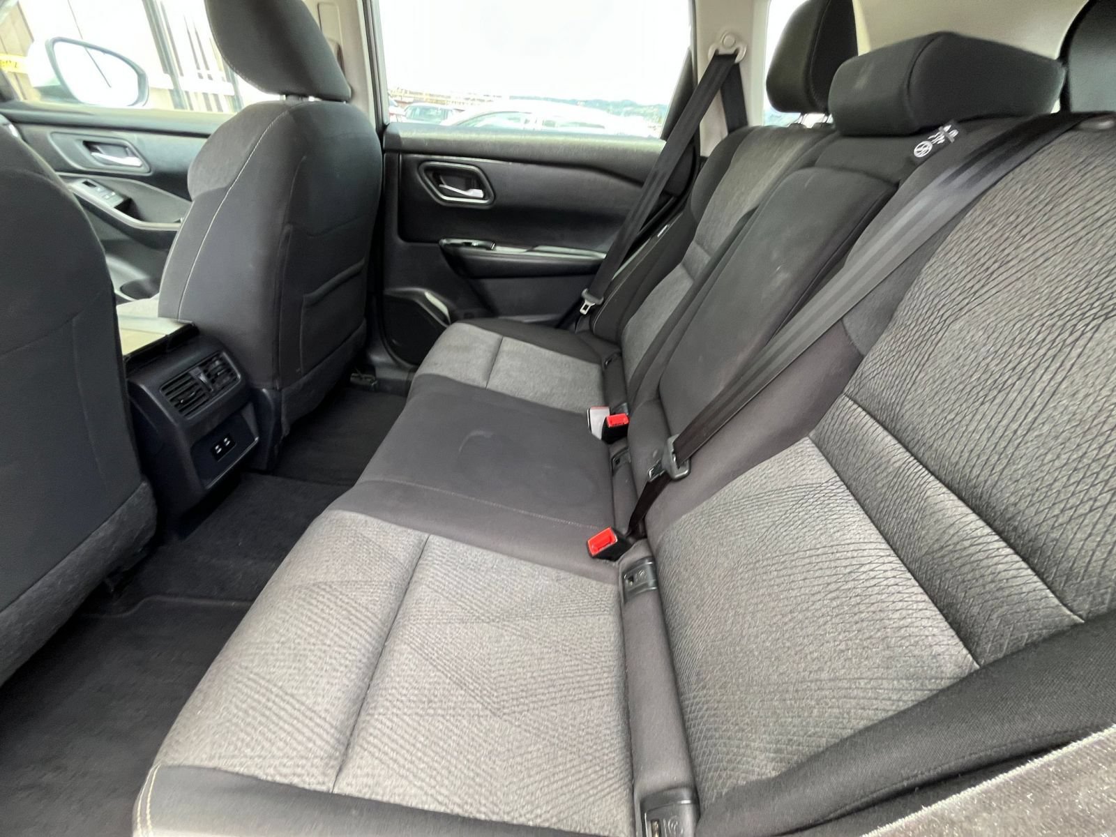 Used 2025 Nissan Rogue SV FWD image 25