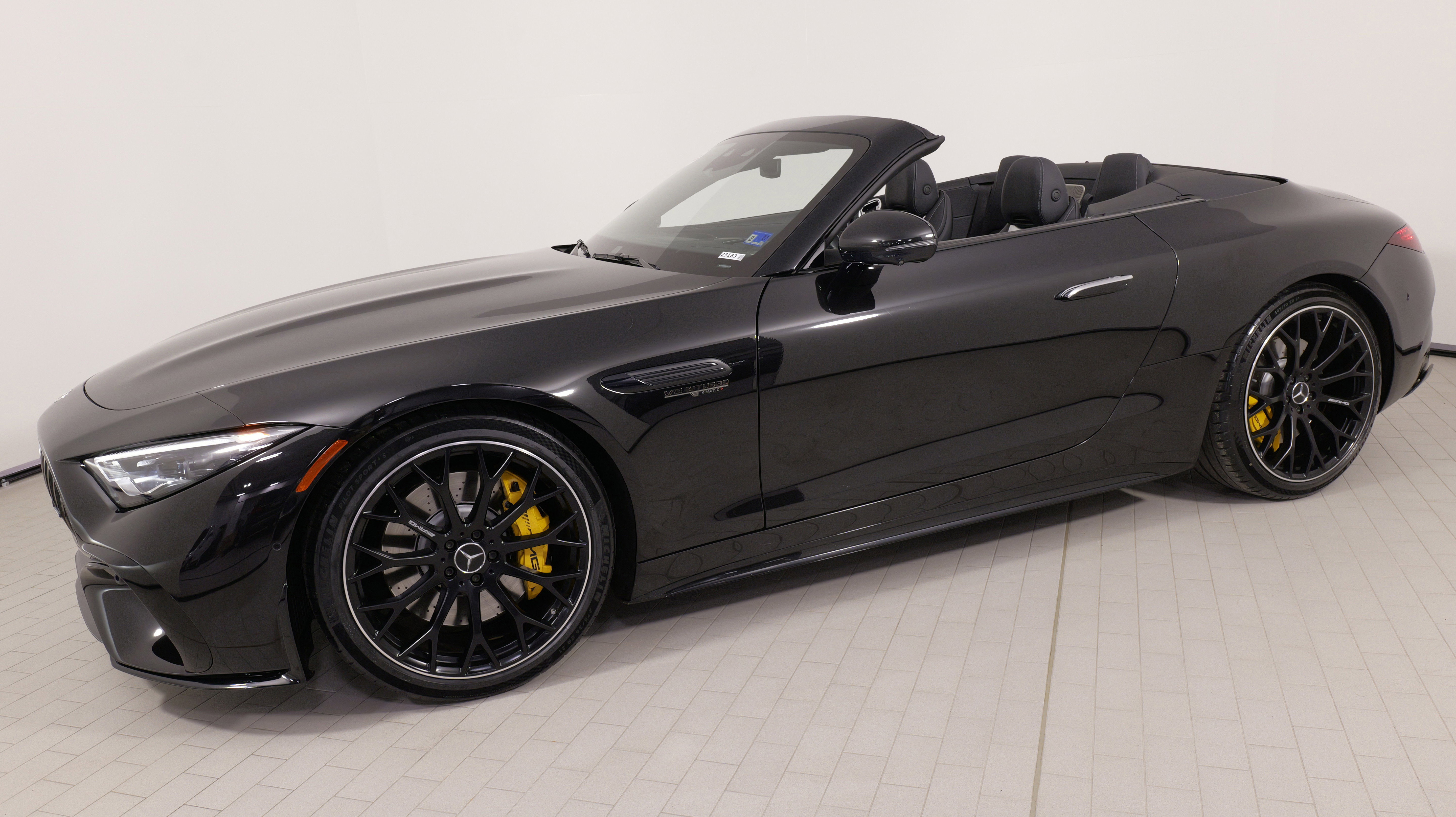 Used 2022 Mercedes-Benz SL 63 AMG 4MATIC video 1