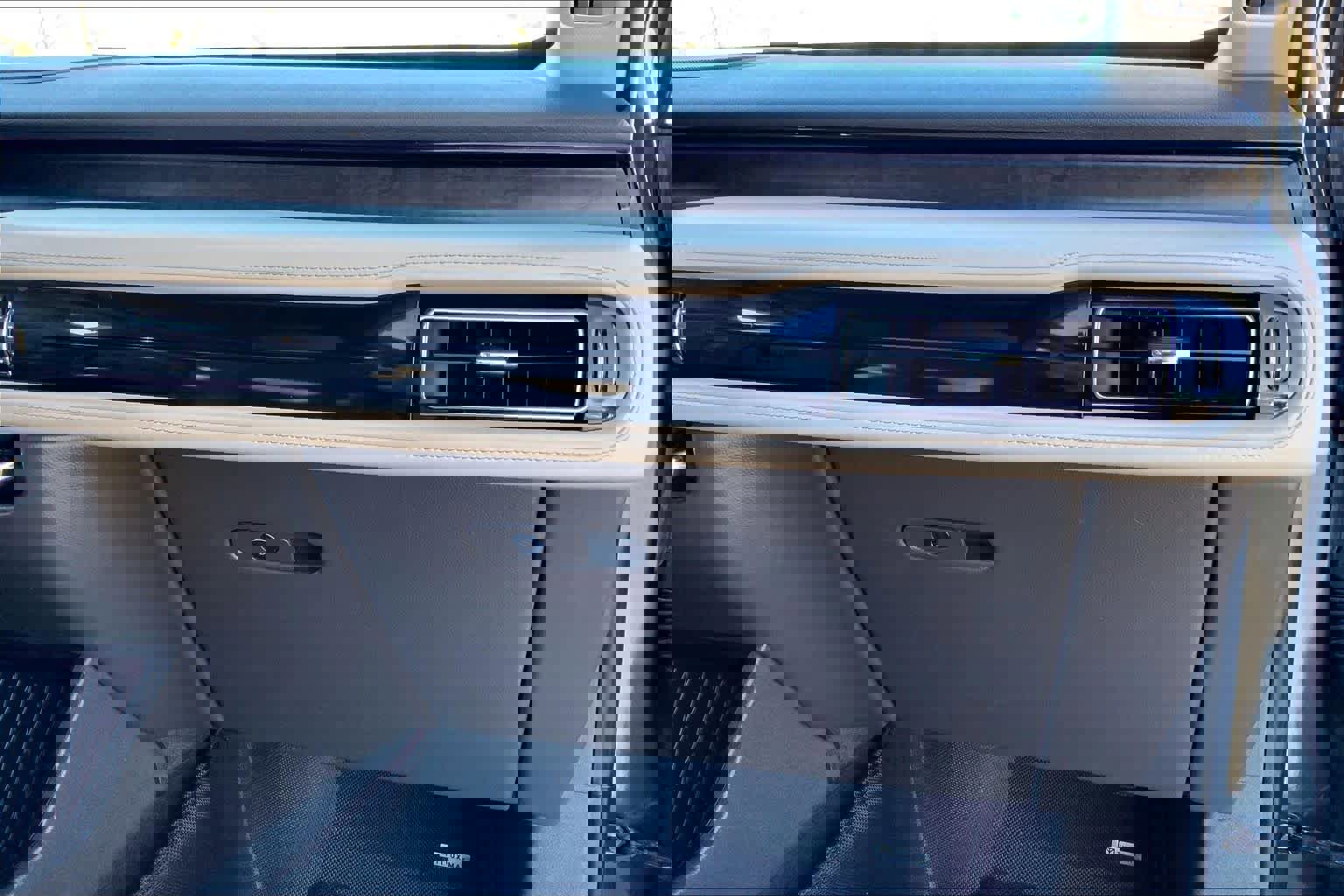 Used 2022 Lincoln Aviator Reserve w/ Equipment Group 201A image 18