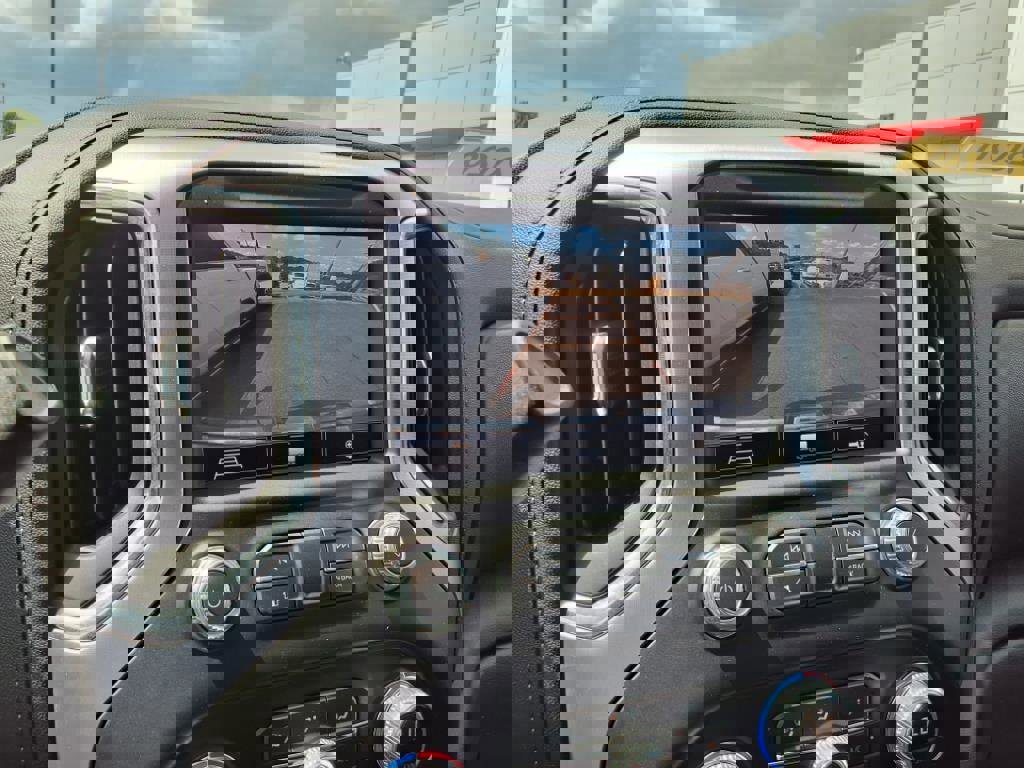 Used 2020 GMC Sierra 1500 SLT w/ SLT Premium Package image 11