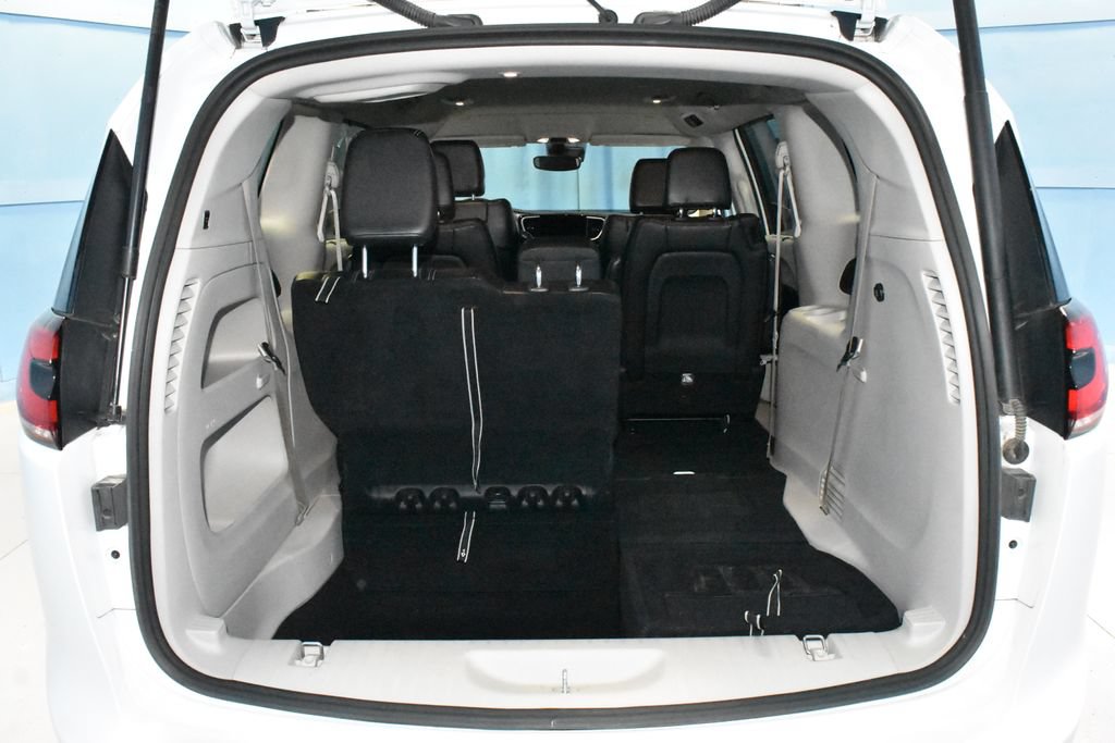Used 2023 Chrysler Pacifica Touring-L FWD image 28
