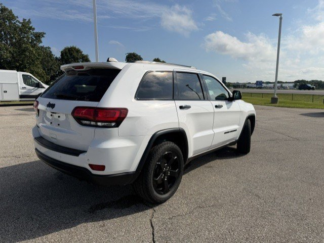 Used 2019 Jeep Grand Cherokee Laredo AWD/4WD image 9