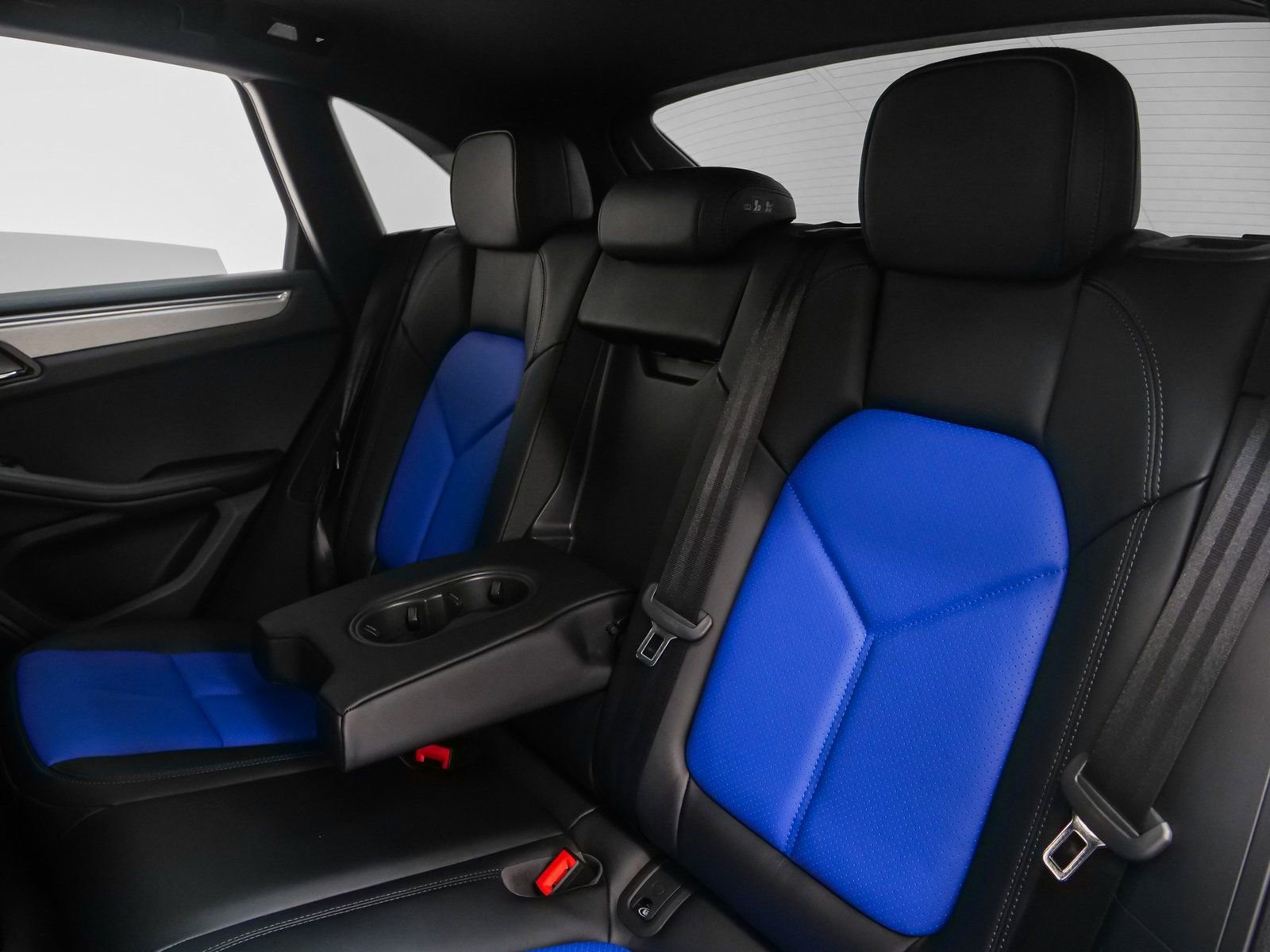 Certified 2025 Porsche Macan image 43