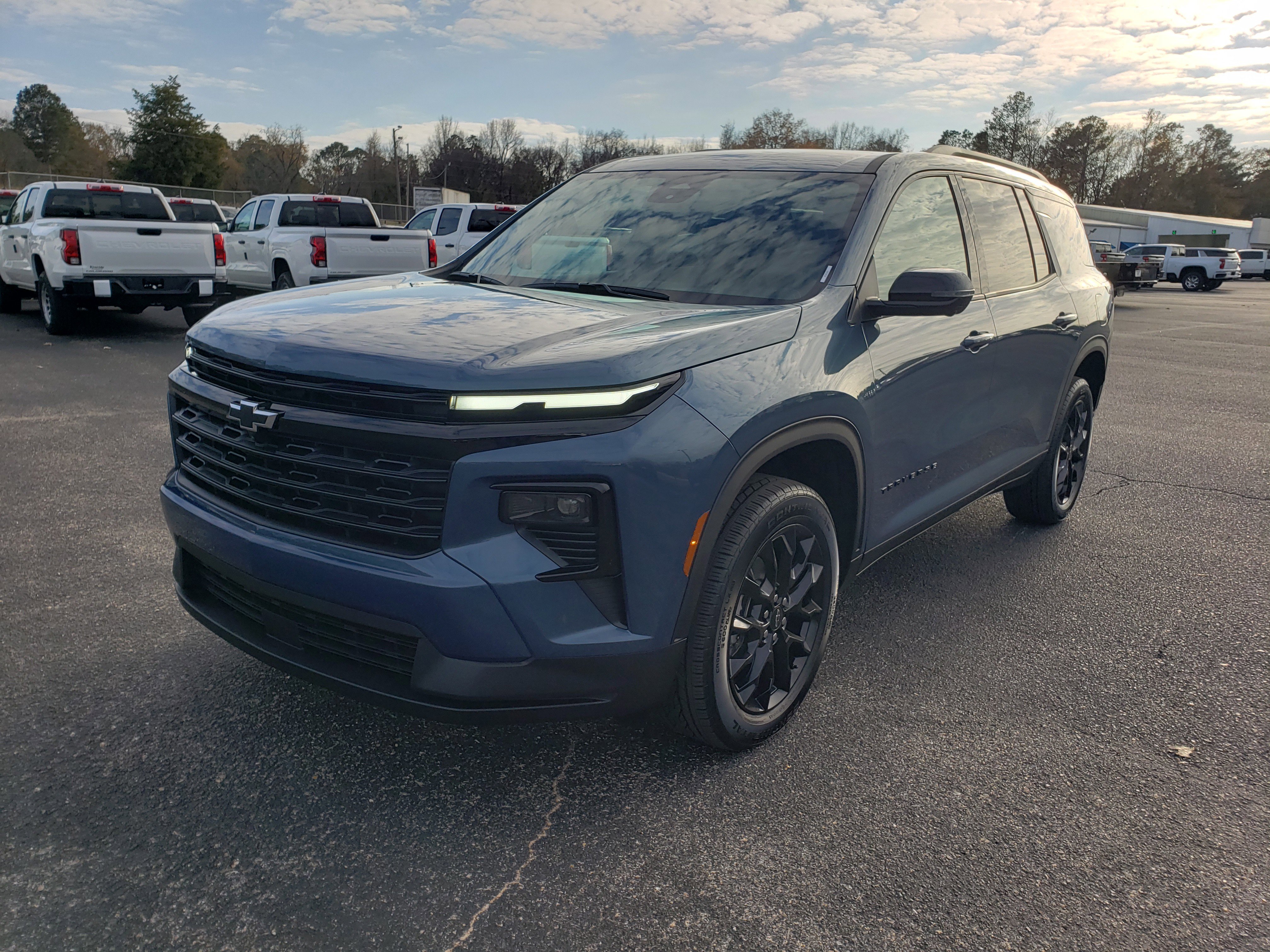 New 2026 Chevrolet Traverse LT w/ Midnight/Sport Edition image 2