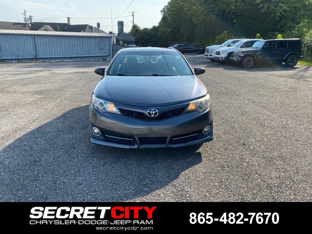 Used 2014 Toyota Camry SE FWD video 2