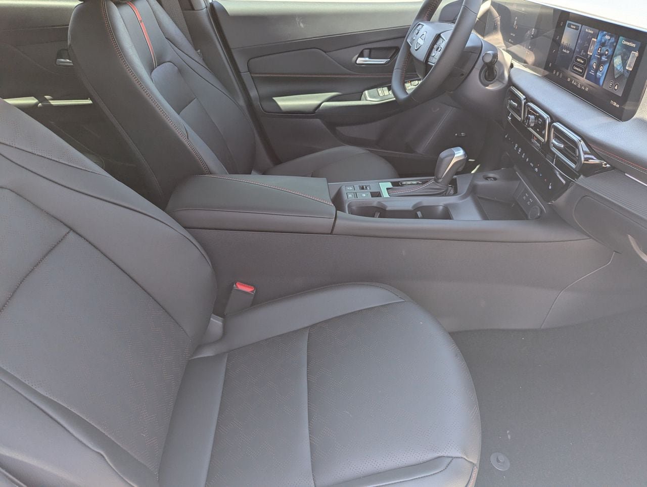 New 2026 Nissan Sentra SR w/ SR Premium Package FWD image 32