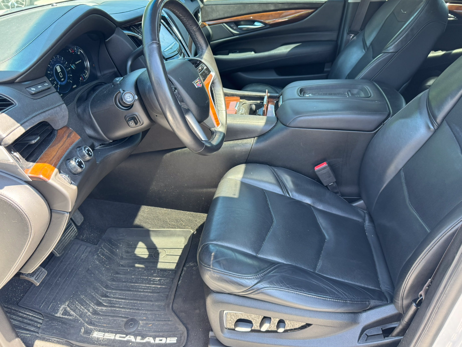 Used 2017 Cadillac Escalade ESV Luxury AWD/4WD image 9
