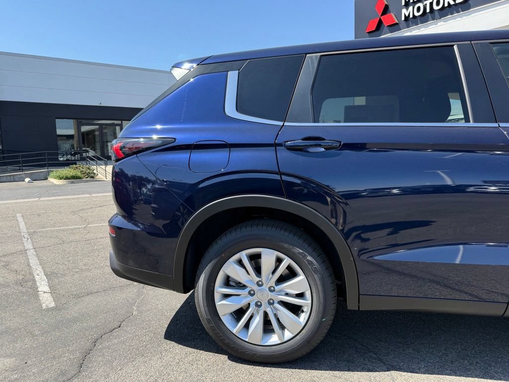 New 2026 Mitsubishi Outlander ES FWD image 12