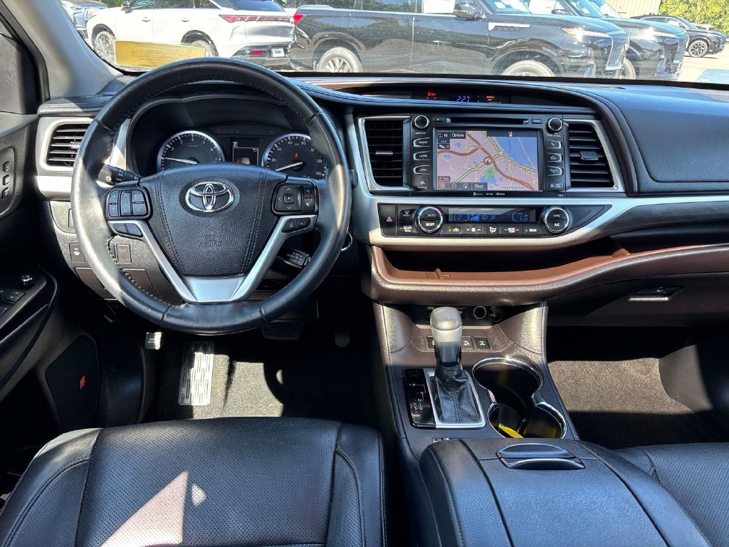 Used 2019 Toyota Highlander Limited AWD/4WD image 11
