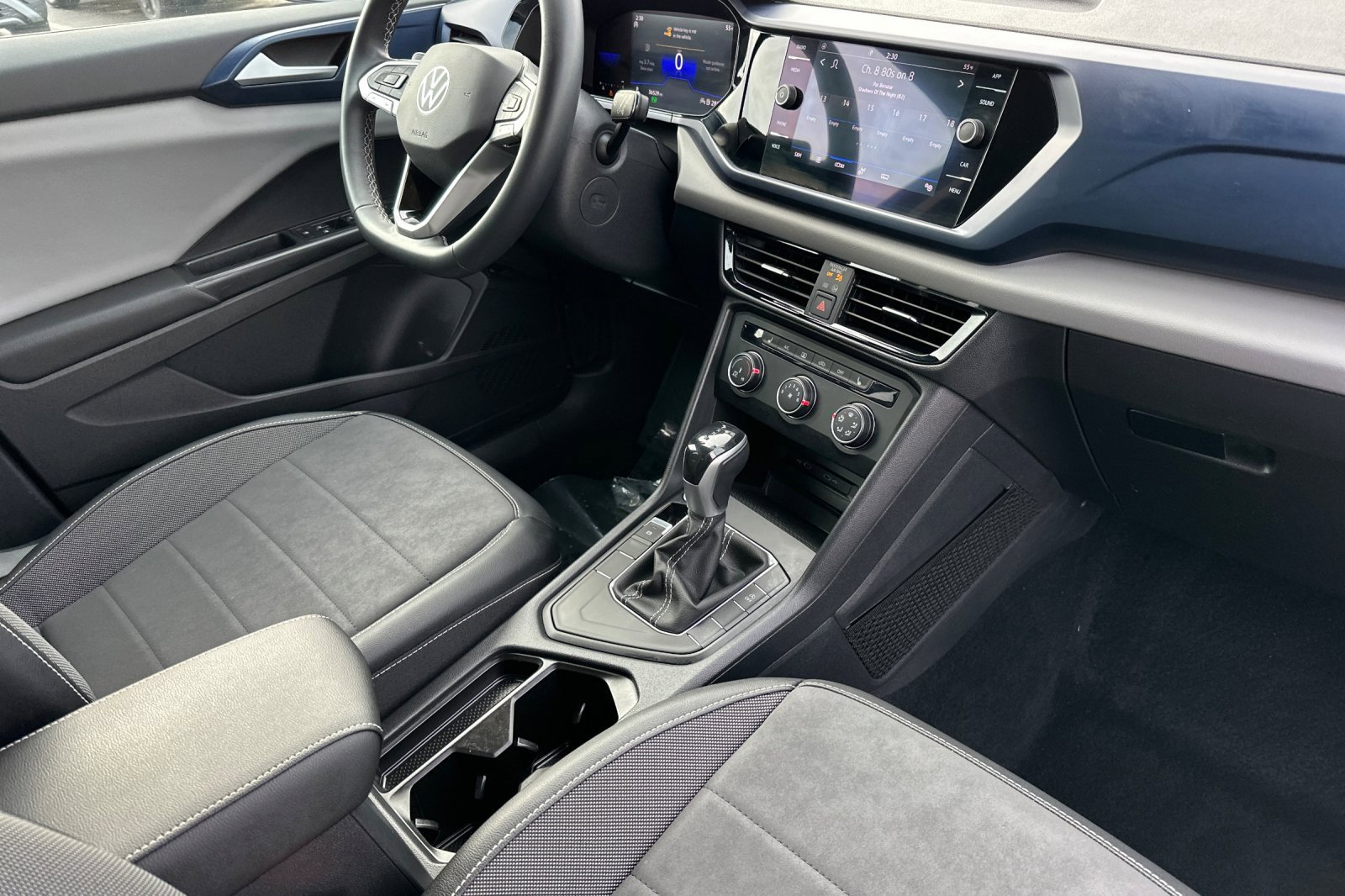 Used 2022 Volkswagen Taos SE image 17