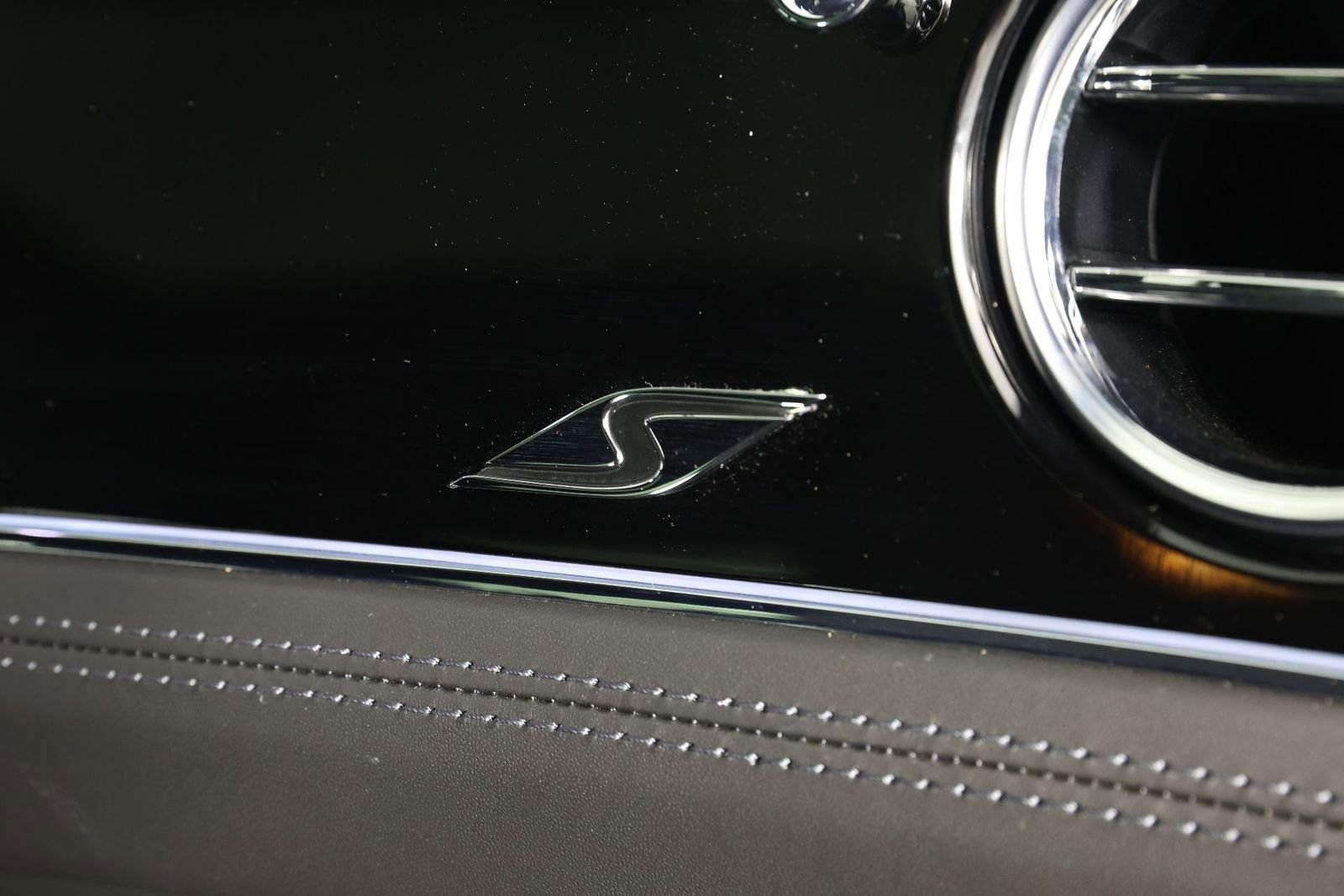 Certified 2023 Bentley Flying Spur S V8 AWD/4WD image 28