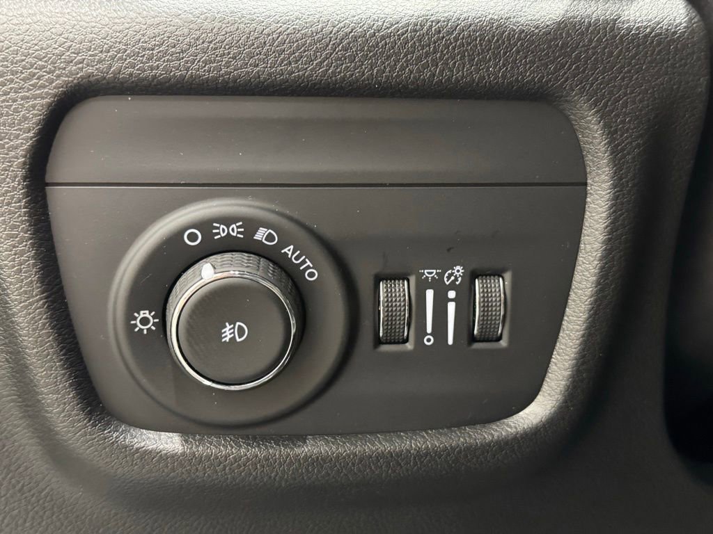 Used 2022 Jeep Grand Cherokee L Limited image 24