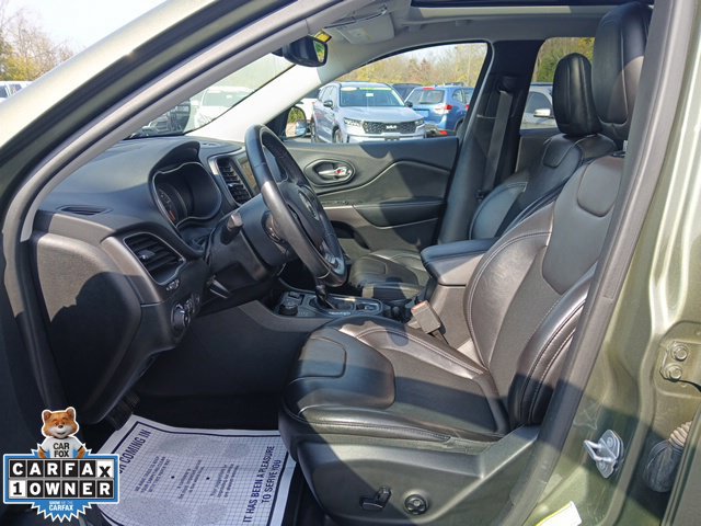 Used 2019 Jeep Cherokee Latitude Plus w/ Comfort/Convenience Group AWD/4WD image 19