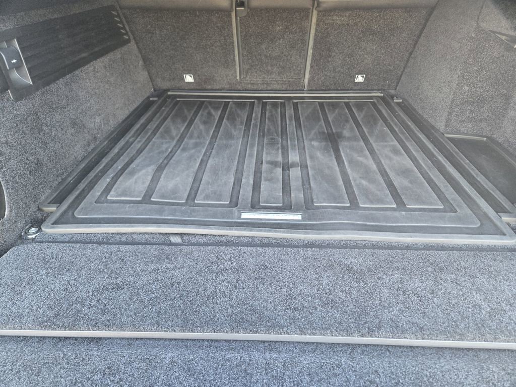 Used 2018 Land Rover Range Rover Long Wheelbase Supercharged image 40