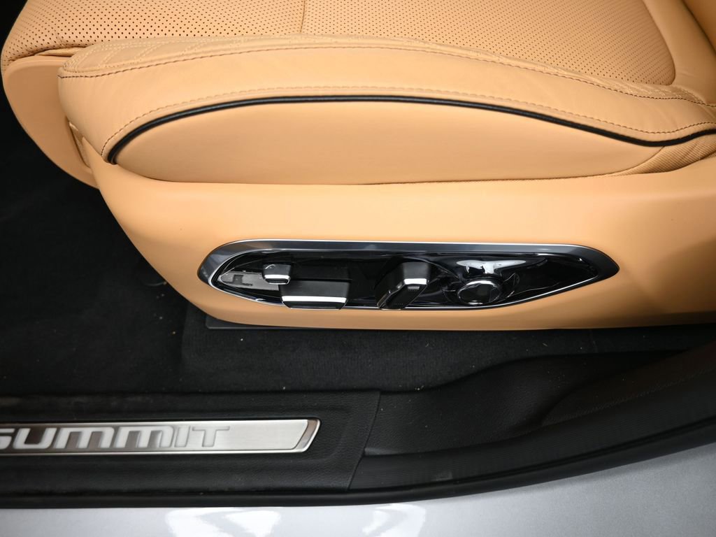 New 2025 Jeep Grand Cherokee Summit image 16