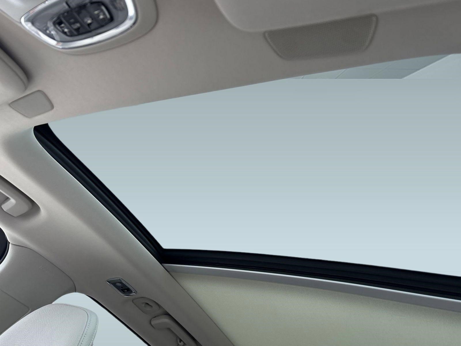 Certified 2022 Volvo XC90 T8 Inscription Expression image 16