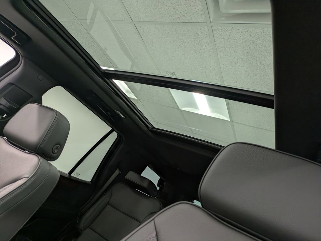 Used 2026 GMC Yukon Denali w/ Sun & Power Step Package AWD/4WD image 21