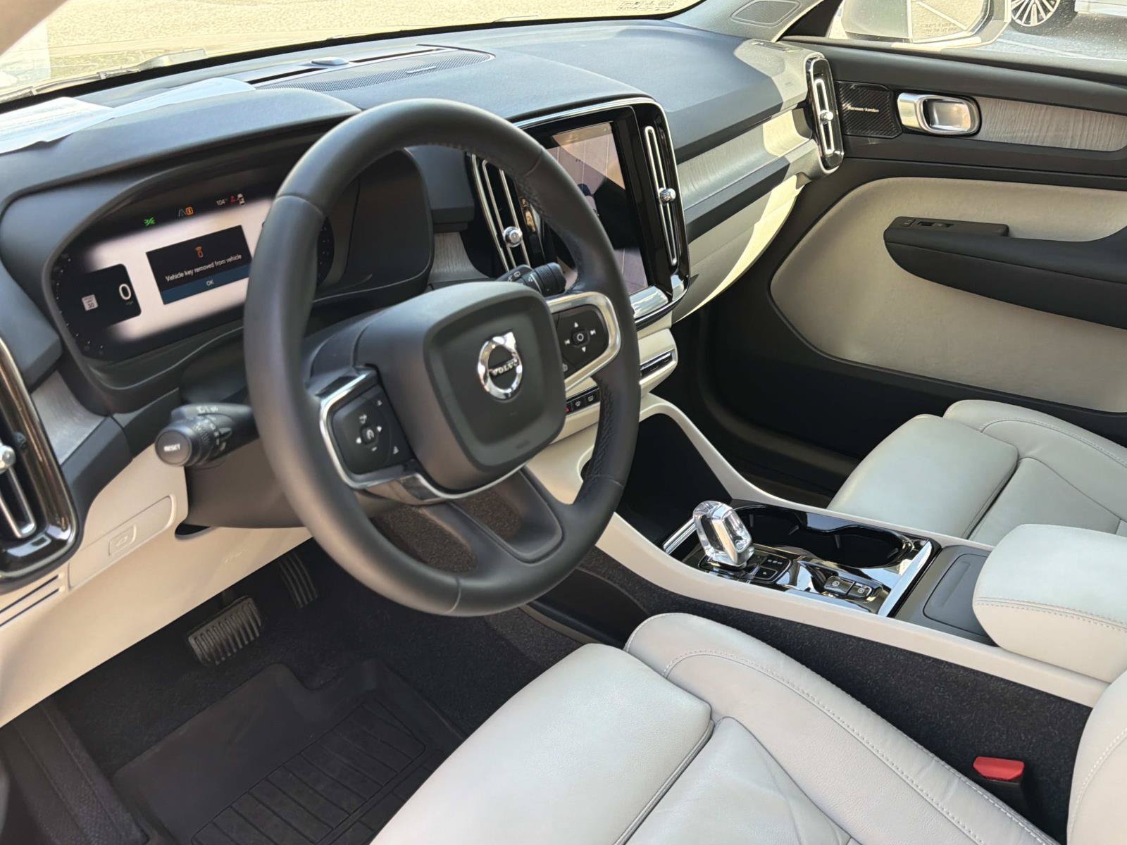 Used 2023 Volvo XC40 B5 Ultimate w/ Protection Package Premier AWD/4WD image 32