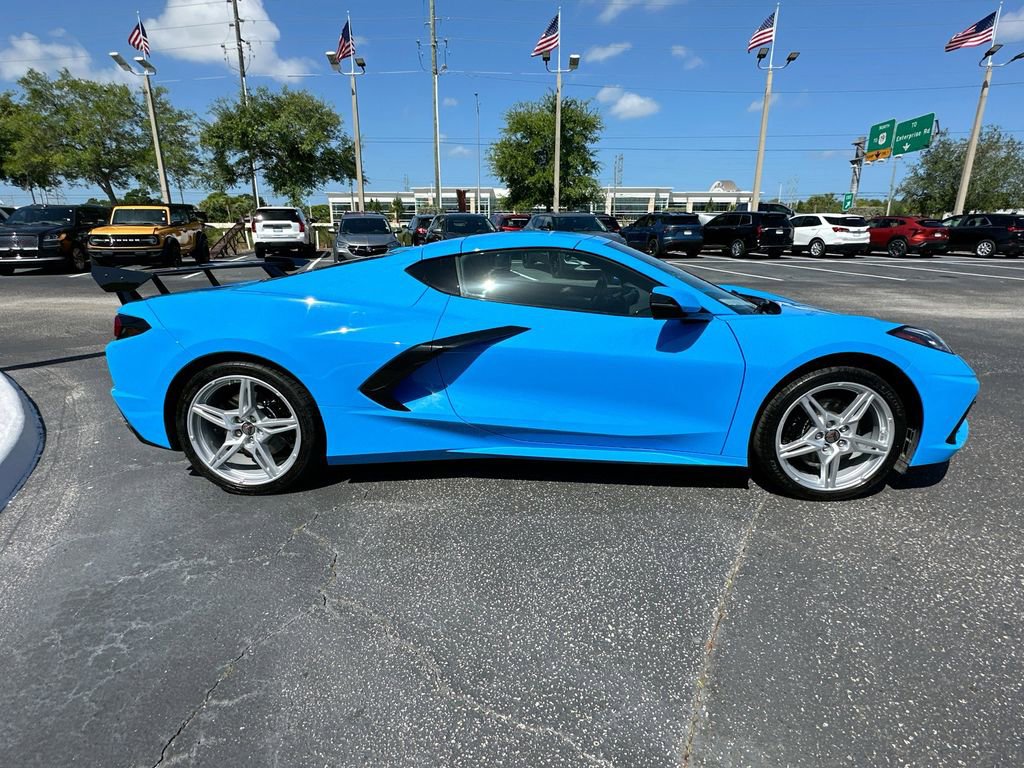 Used 2023 Chevrolet Corvette Stingray Preferred Cpe w/ Body-Color Dual Roof Package RWD image 4