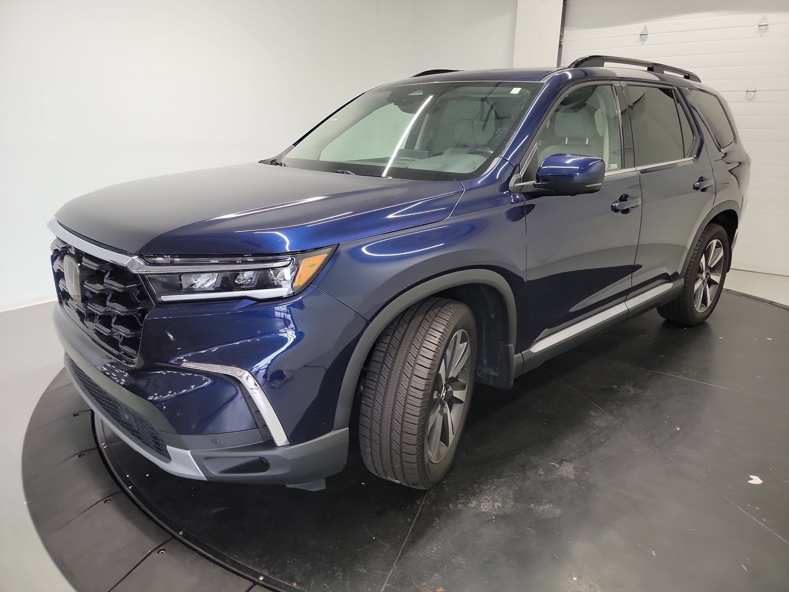Used 2023 Honda Pilot Elite image 3