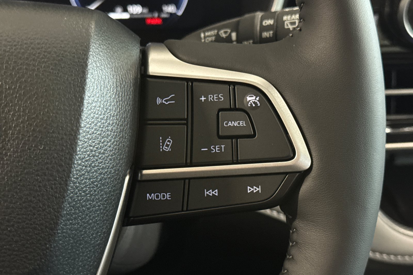 New 2026 Toyota Highlander Limited AWD/4WD image 32