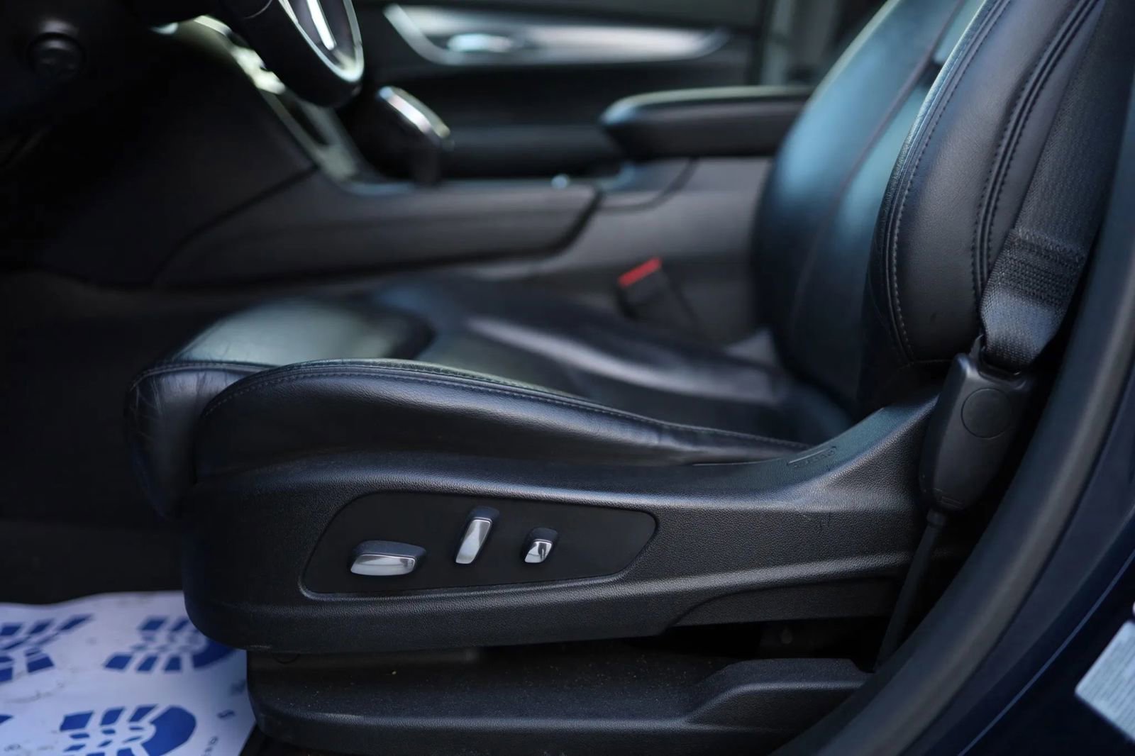 Used 2017 Cadillac XT5 Luxury w/ Driver Awareness Package AWD/4WD image 14