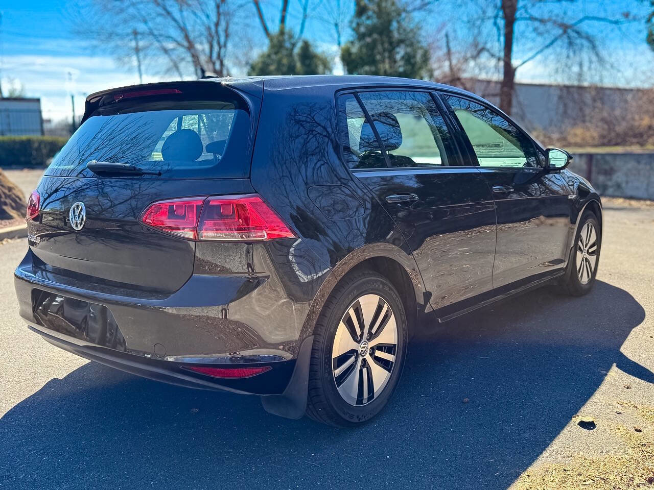 Used 2016 Volkswagen e-Golf SE w/ DC Fast Charging Package FWD image 5