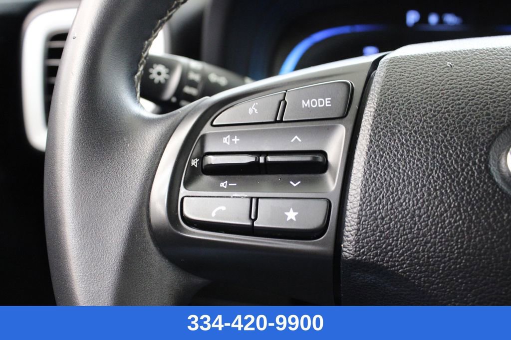 Used 2024 Hyundai Venue Limited image 24