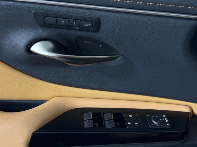 Certified 2025 Lexus ES 300h 300h w/ Premium Package image 16